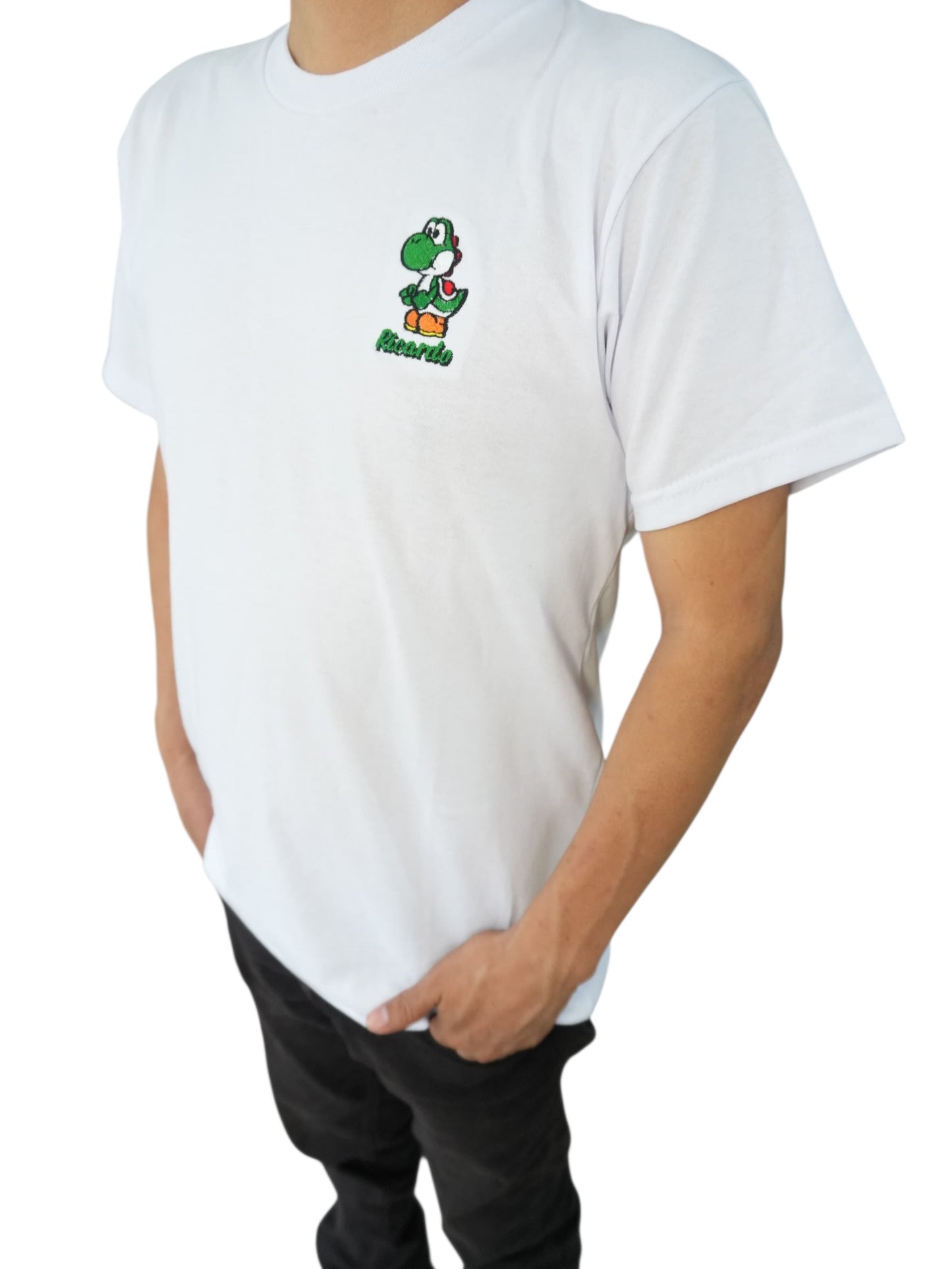 Camiseta con logo bordado personalizado