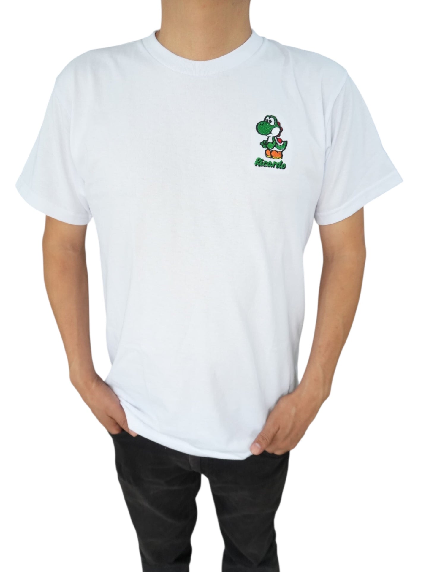 Camiseta con logo bordado personalizado