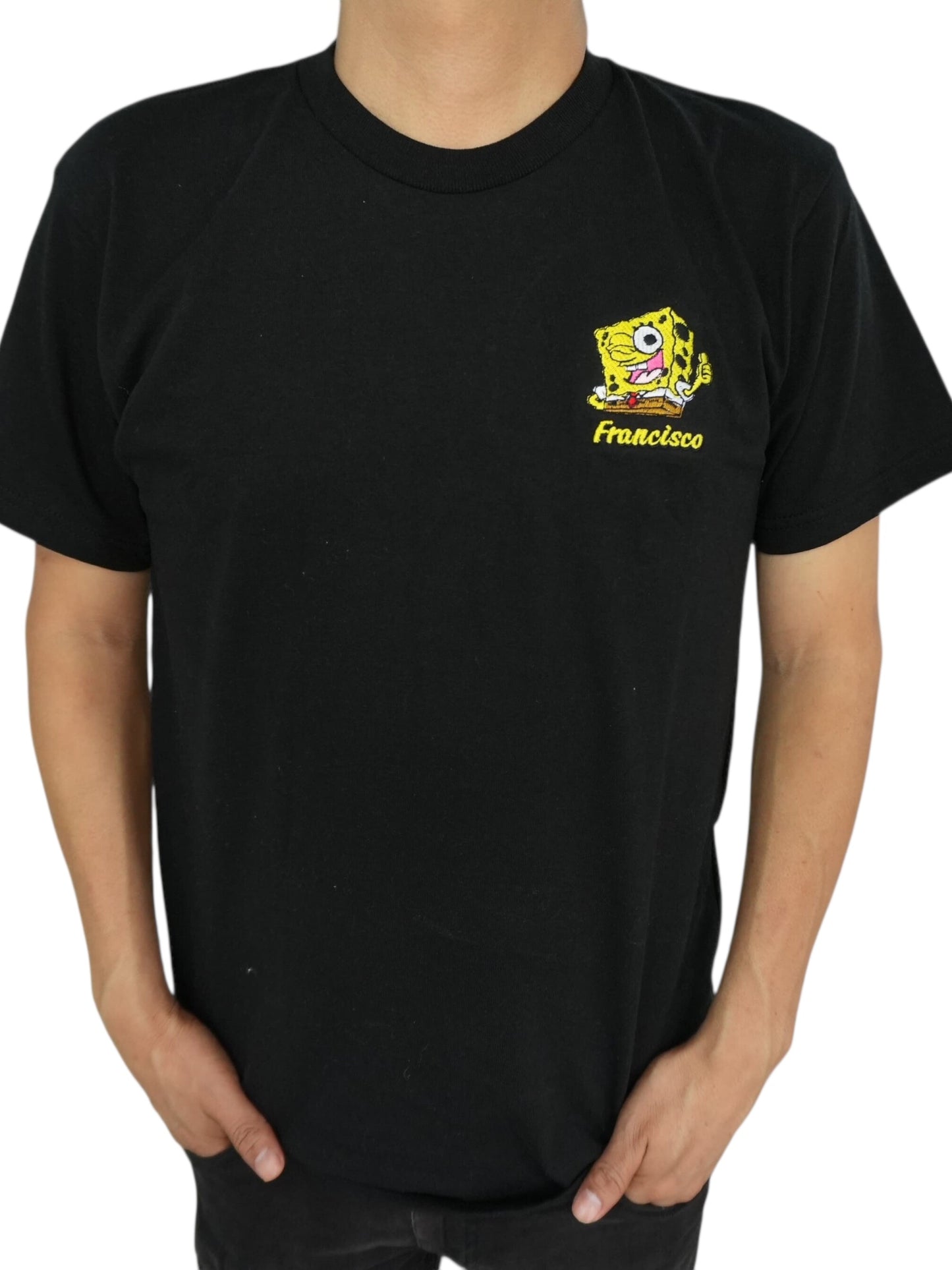 Camiseta con logo bordado personalizado